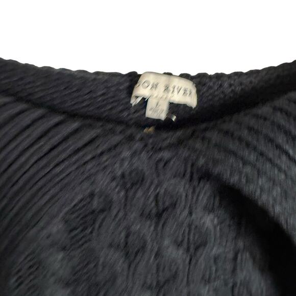 Moon River Black Cable Knit Collared Off Shoulder Cropped Sweater Size Large - Picture 6 of 11